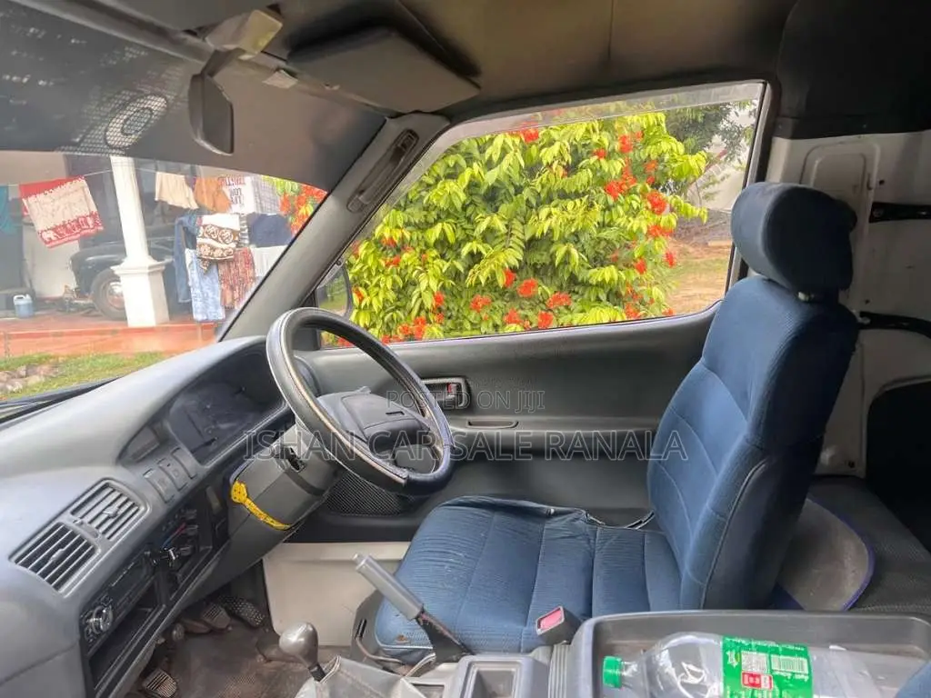 Toyota CR27 1994 Van (Used)