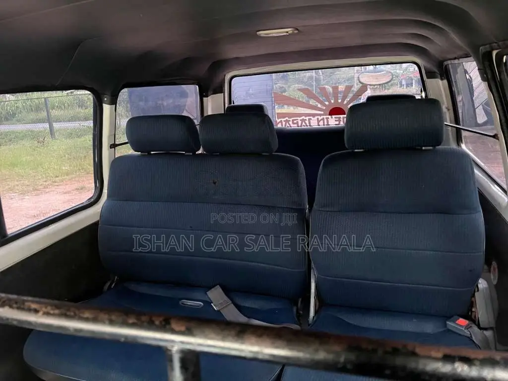 Toyota CR27 1994 Van (Used)