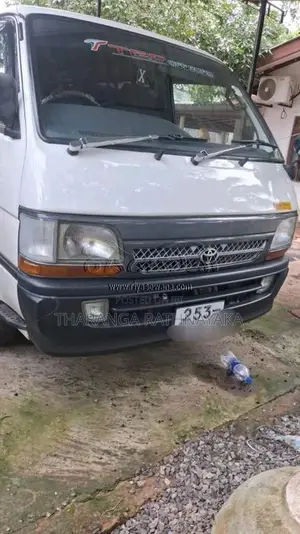 Toyota Dolphin 1999 Van (Used)