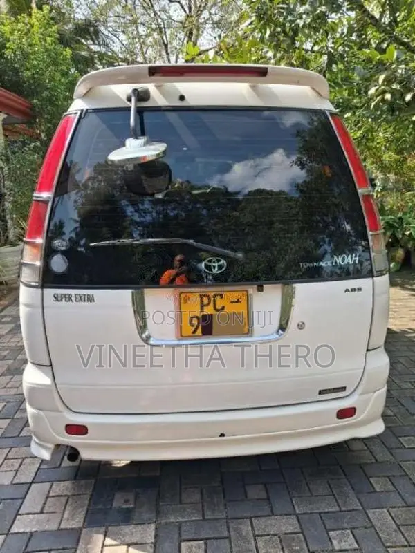Toyota Noah 2006 Van (Used)