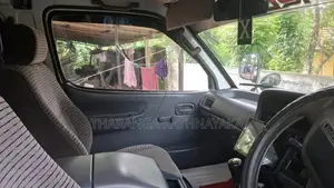 Toyota Dolphin 1999 Van (Used)