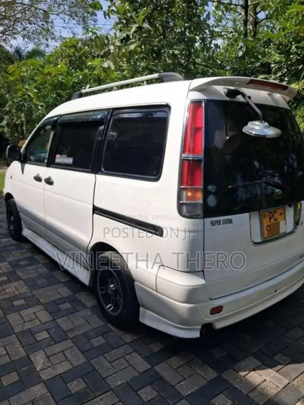 Toyota Noah 2006 Van (Used)