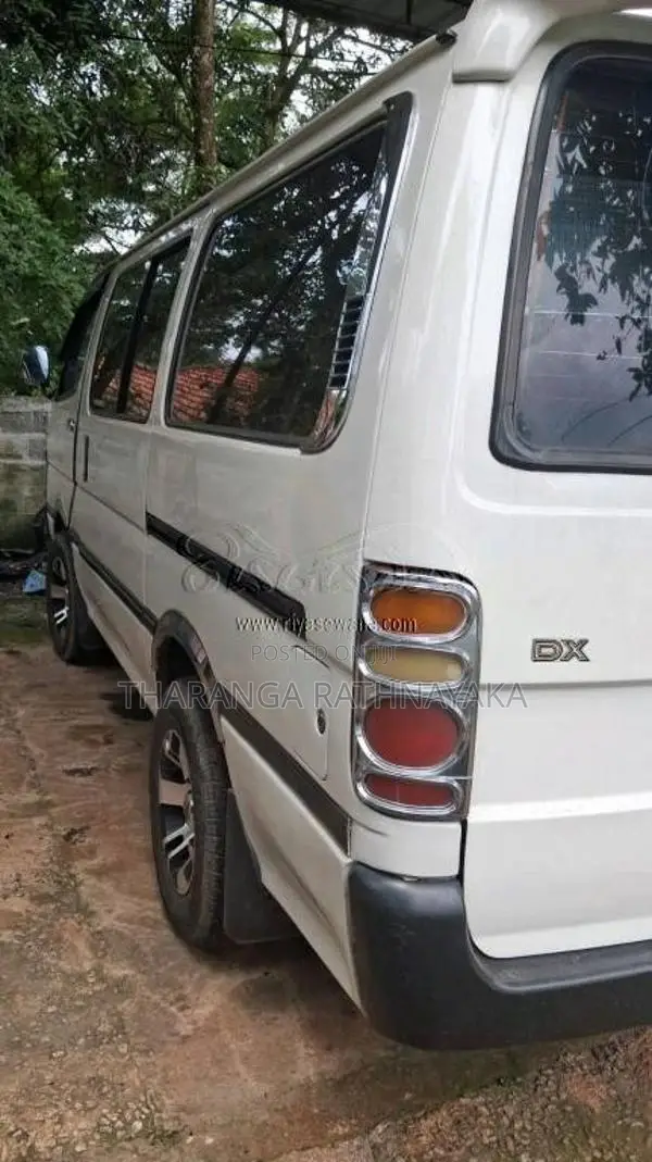 Toyota Dolphin 1999 Van (Used)