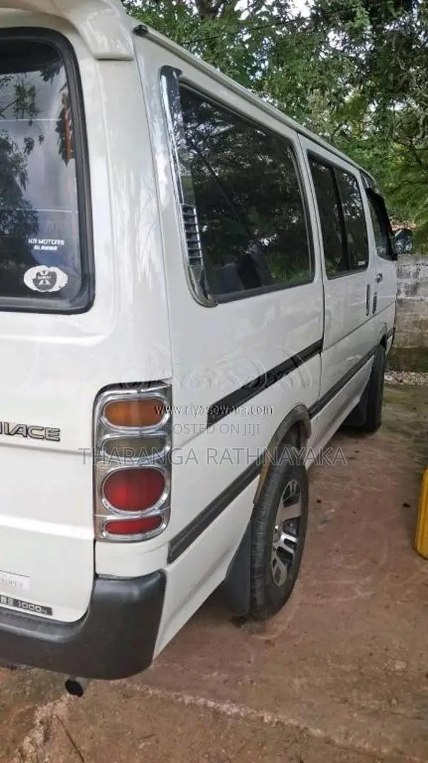Toyota Dolphin 1999 Van (Used)