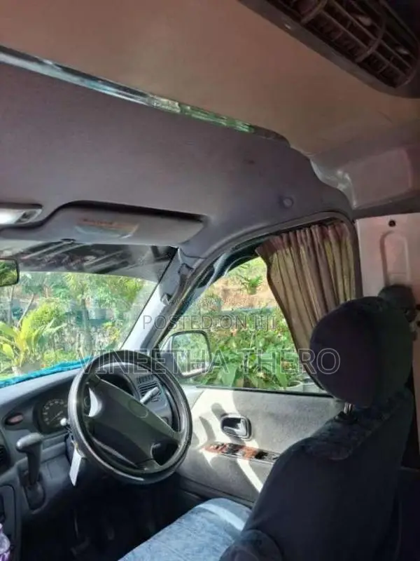Toyota Noah 2006 Van (Used)