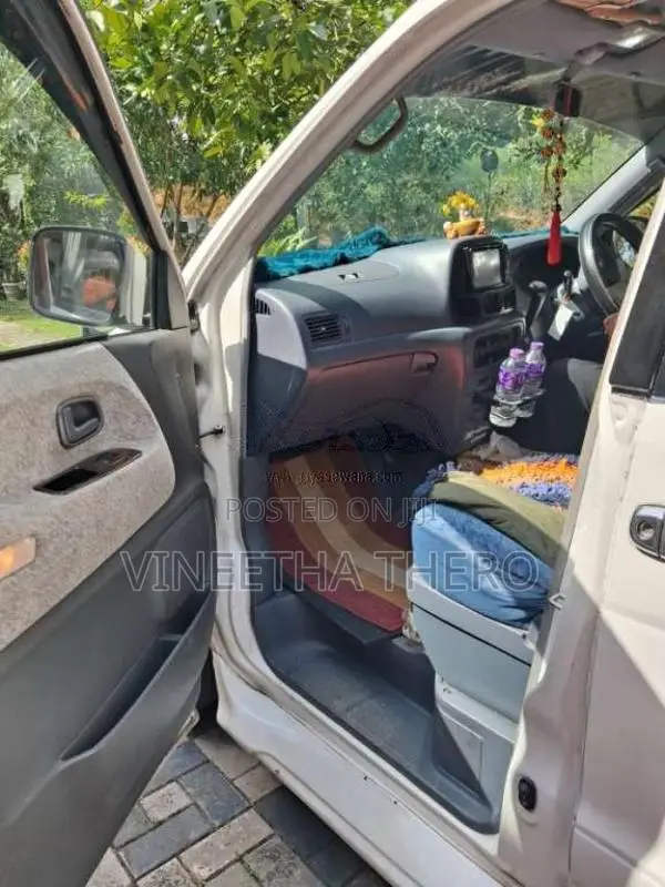 Toyota Noah 2006 Van (Used)