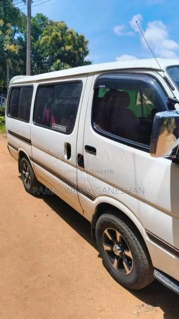 Toyota HIACE Dolphin 1993 Van (Used)