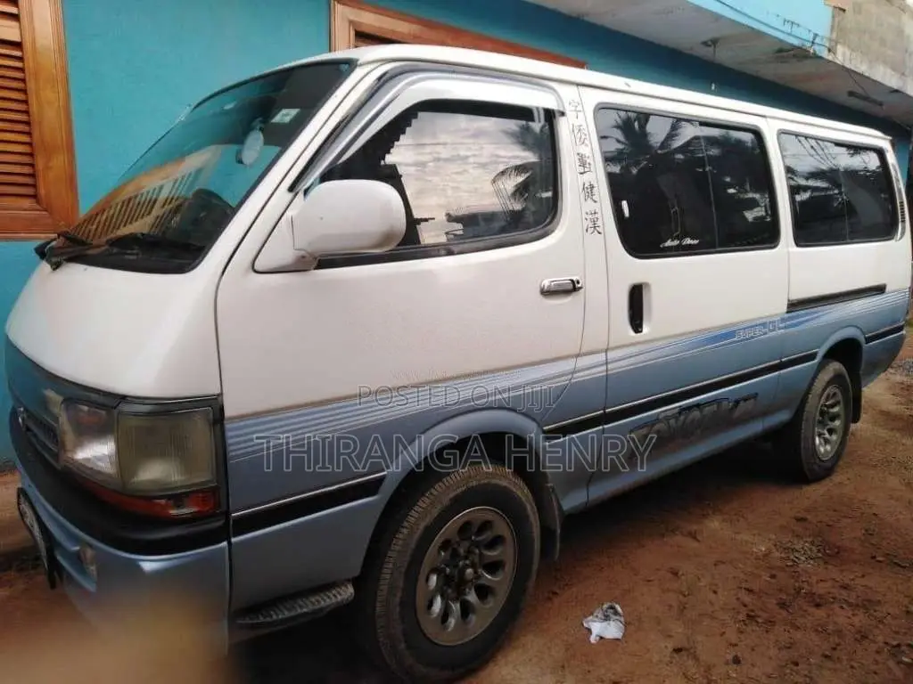 Toyota Dolphin 2000 Van (Used)