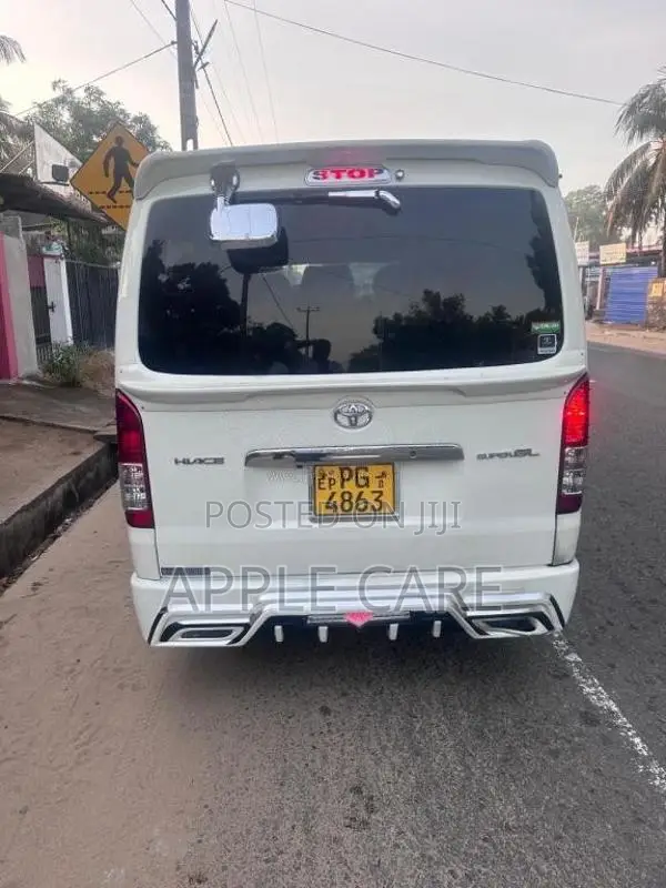 Toyota KDH 2015 Van (Used)