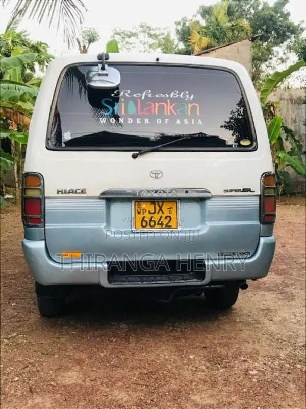 Toyota Dolphin 2000 Van (Used)