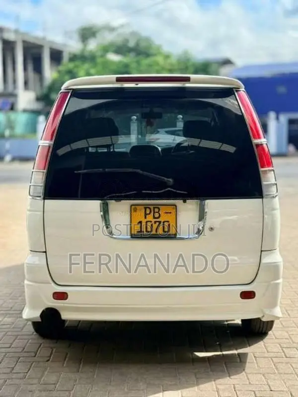 Toyota Noah KR42 2002 Van (Used)