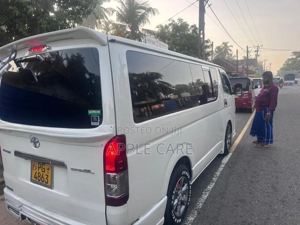Toyota KDH 2015 Van (Used)