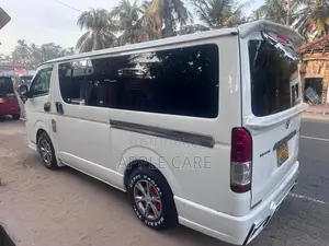 Toyota KDH 2015 Van (Used)