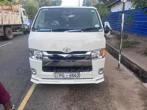 Toyota KDH 2015 Van (Used)