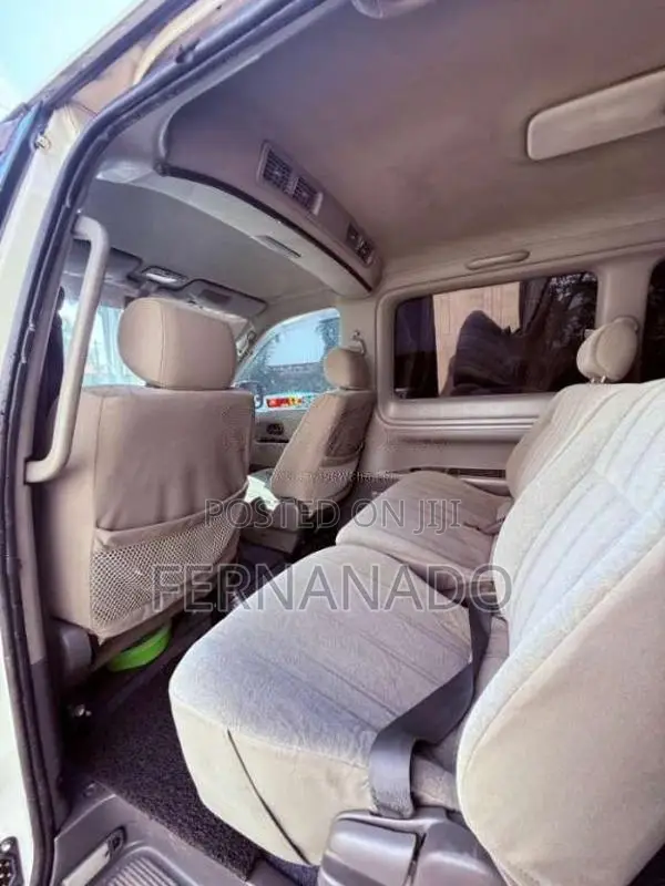 Toyota Noah KR42 2002 Van (Used)