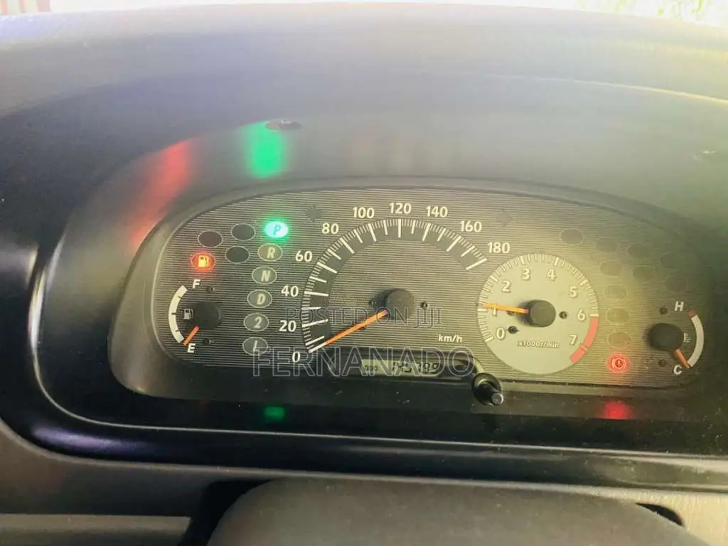 Toyota Noah KR42 2002 Van (Used)