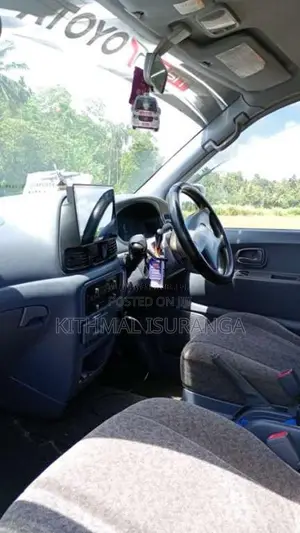 Toyota Noah 2001 Van (Used)