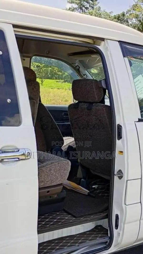 Toyota Noah 2001 Van (Used)