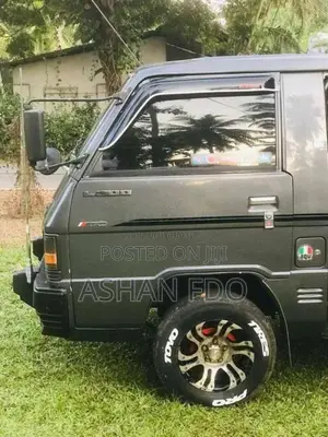 Mitsubishi L300 1985 Van (Used)
