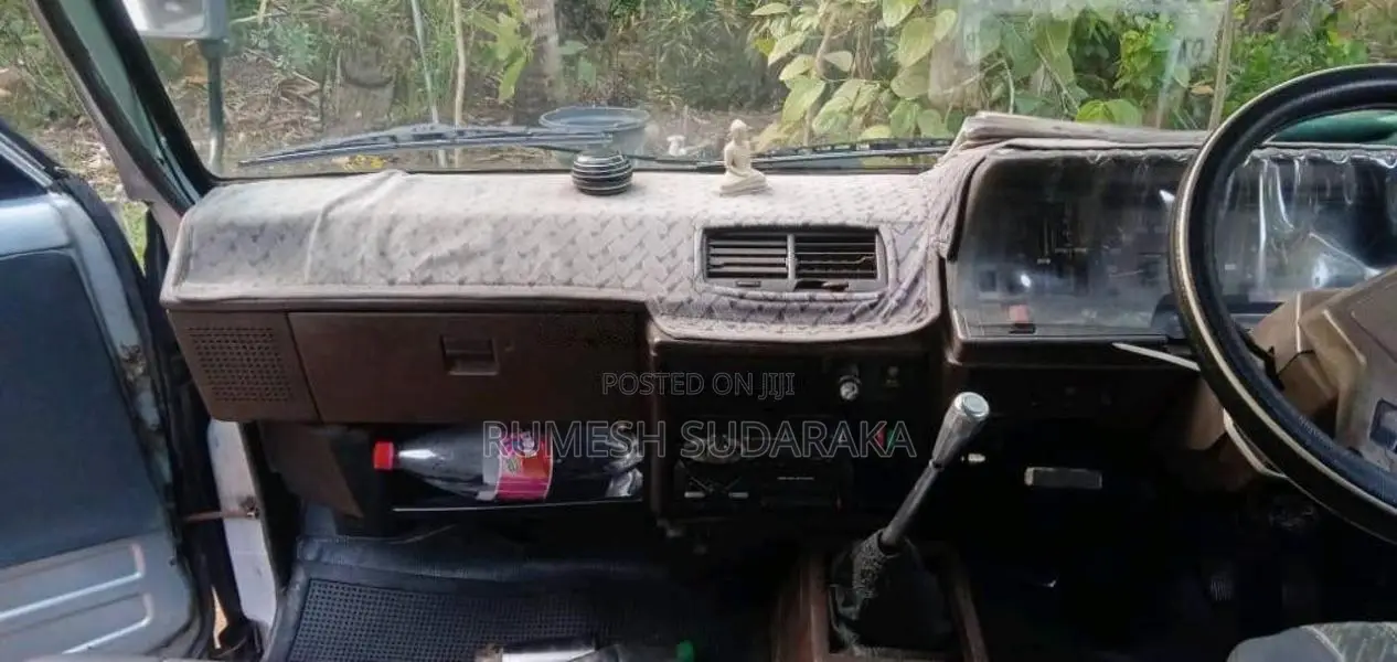 Toyota Shell 1988 Van (Used)