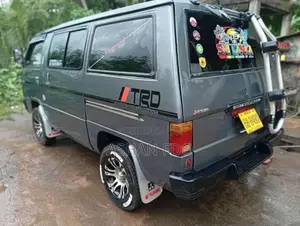 Mitsubishi L300 1985 Van (Used)