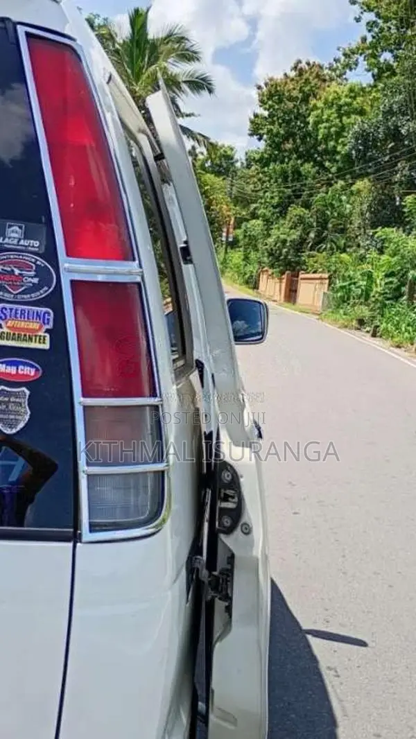 Toyota Noah 2001 Van (Used)