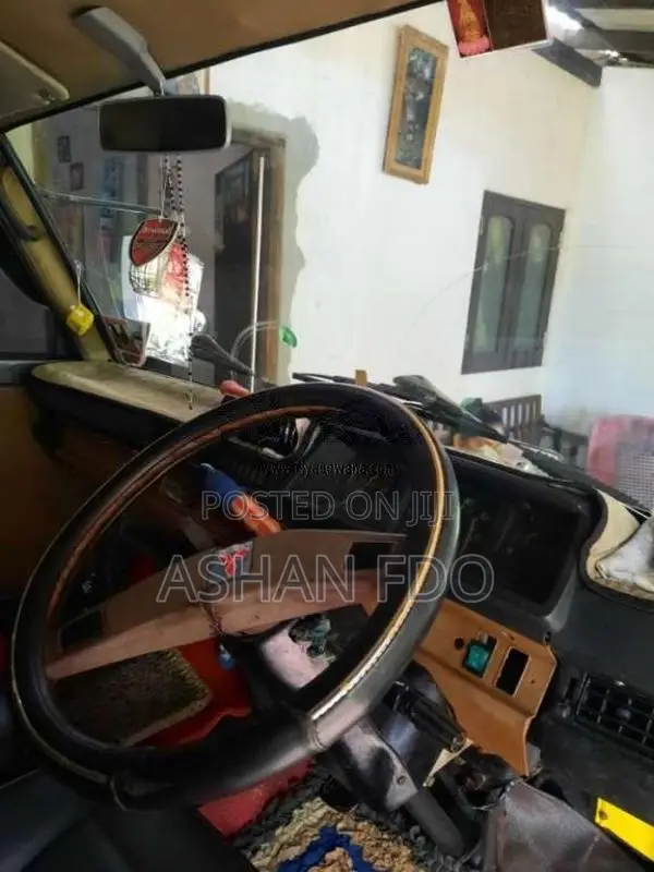 Mitsubishi L300 1985 Van (Used)