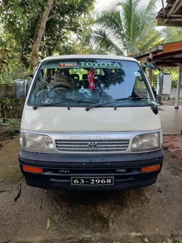 Toyota Dolphin 1995 Van (Used)
