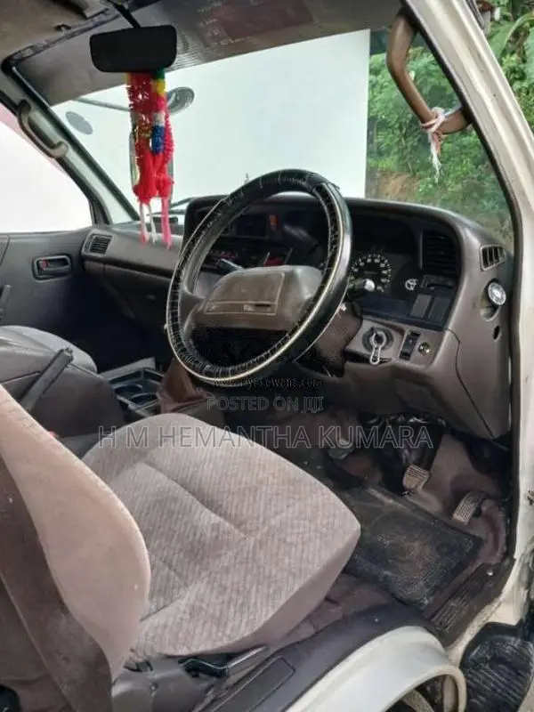 Toyota Dolphin 1995 Van (Used)