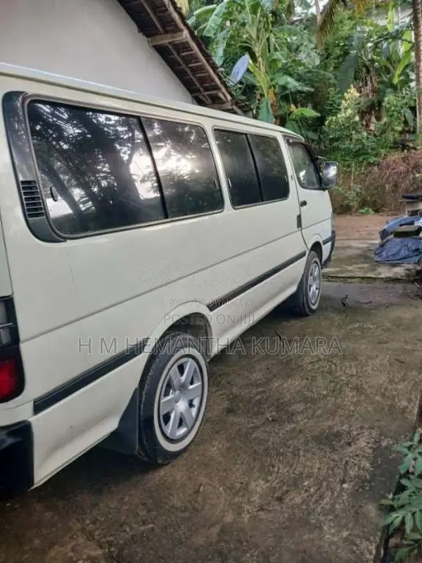 Toyota Dolphin 1995 Van (Used)