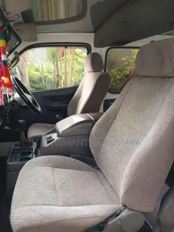 Toyota Dolphin 1995 Van (Used)