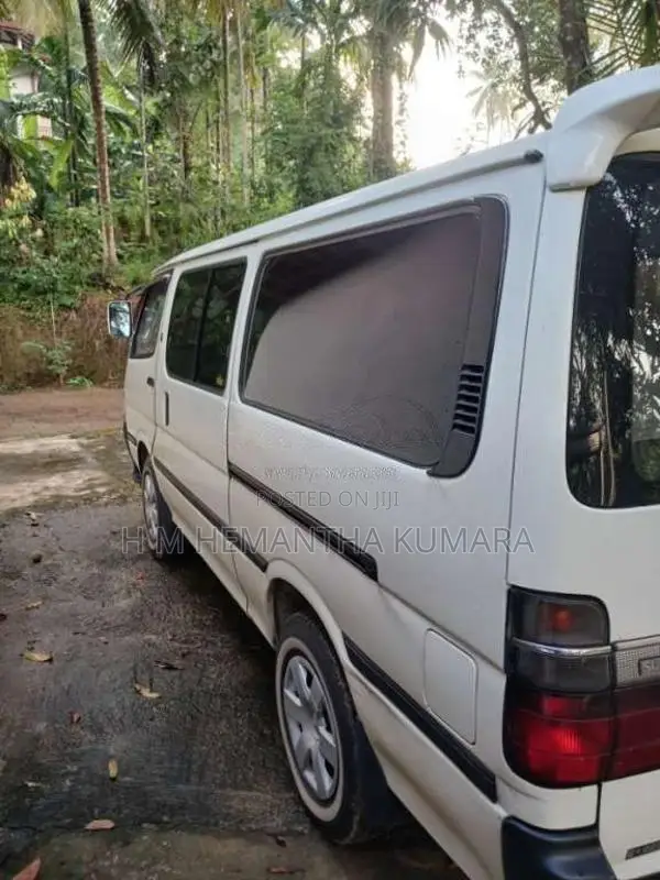 Toyota Dolphin 1995 Van (Used)