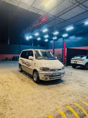 Nissan Serena 2002 Van (Used)