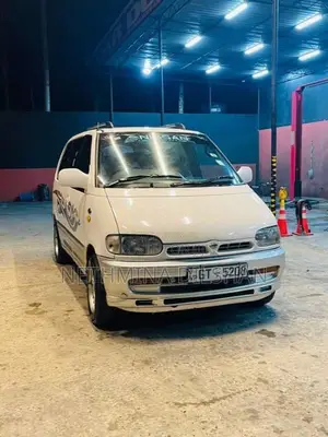 Nissan Serena 2002 Van (Used)