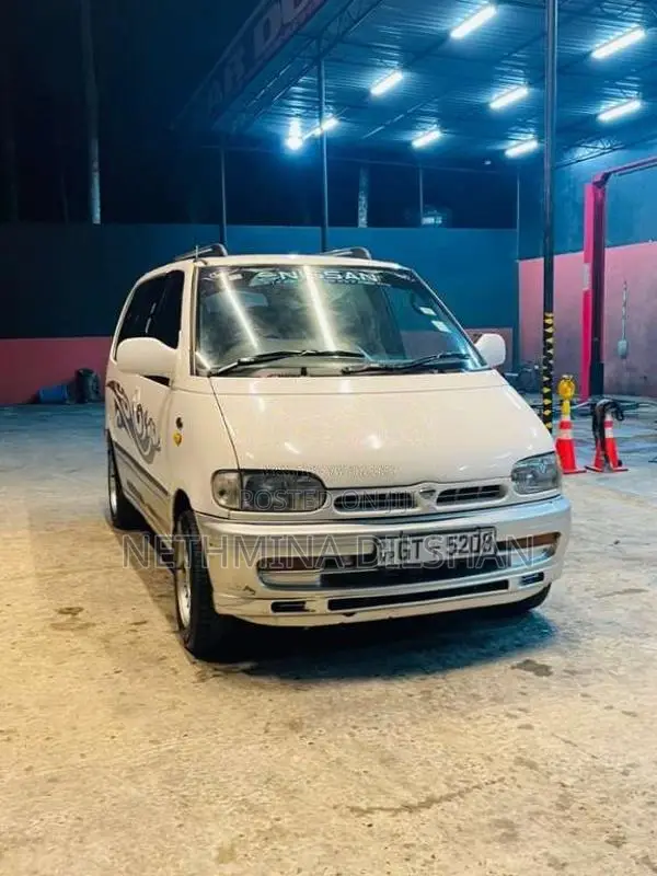 Nissan Serena 2002 Van (Used)