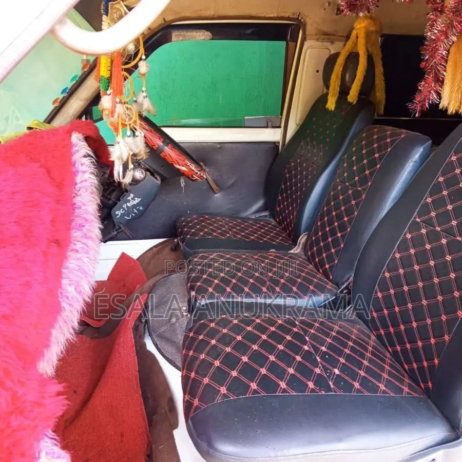 Toyota HIACE 1984 Van (Used)