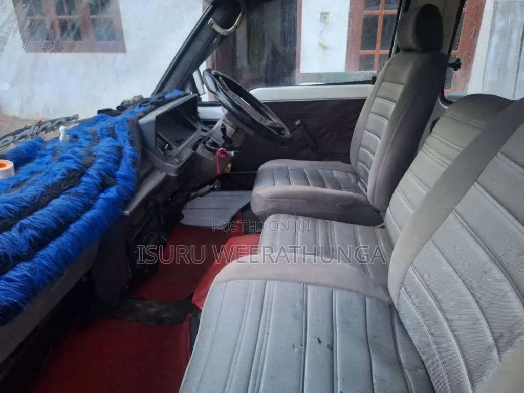 Toyota HIACE 1983 Van (Used)
