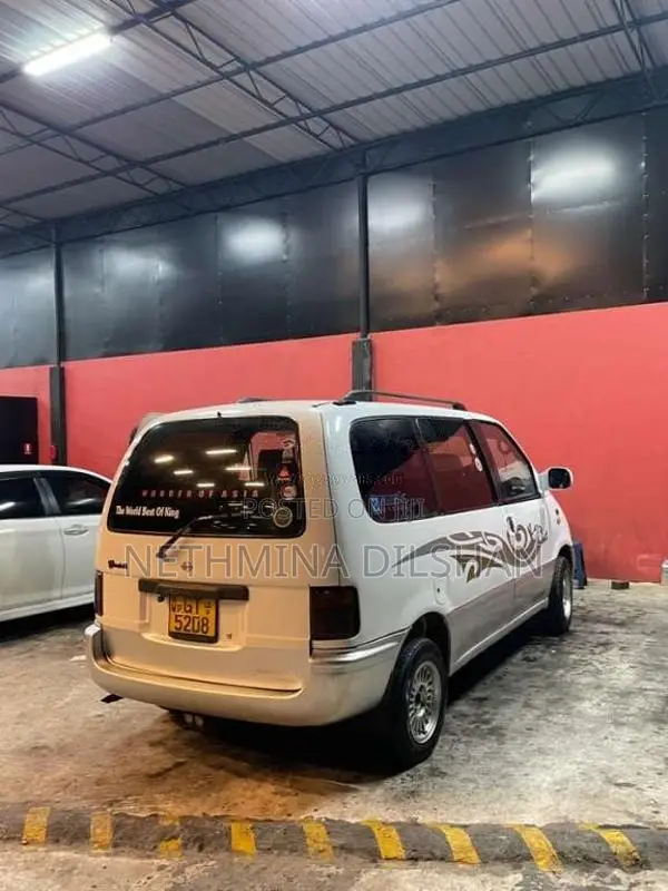 Nissan Serena 2002 Van (Used)