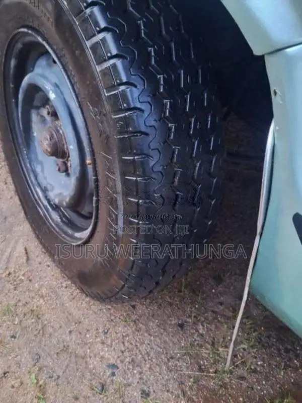 Toyota HIACE 1983 Van (Used)