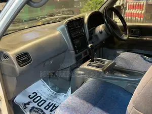Nissan Serena 2002 Van (Used)