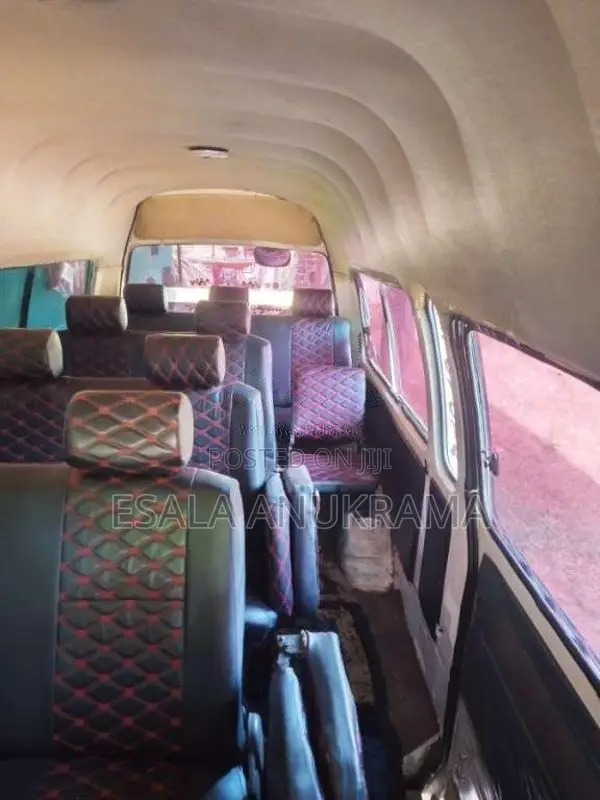Toyota HIACE 1984 Van (Used)