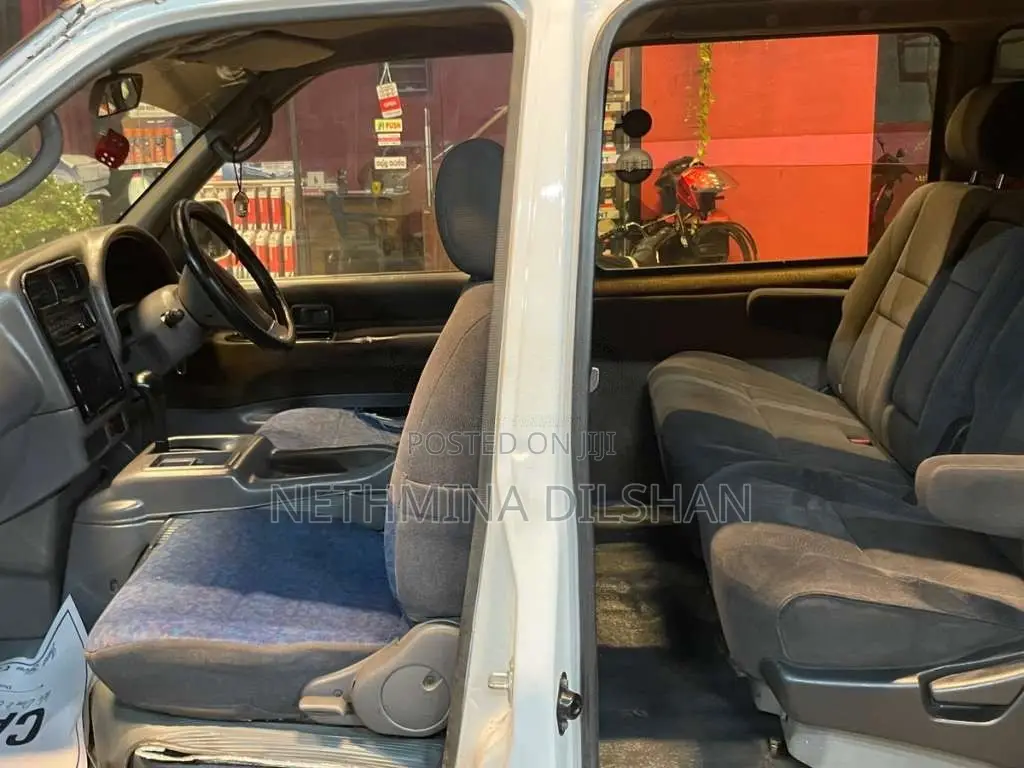 Nissan Serena 2002 Van (Used)