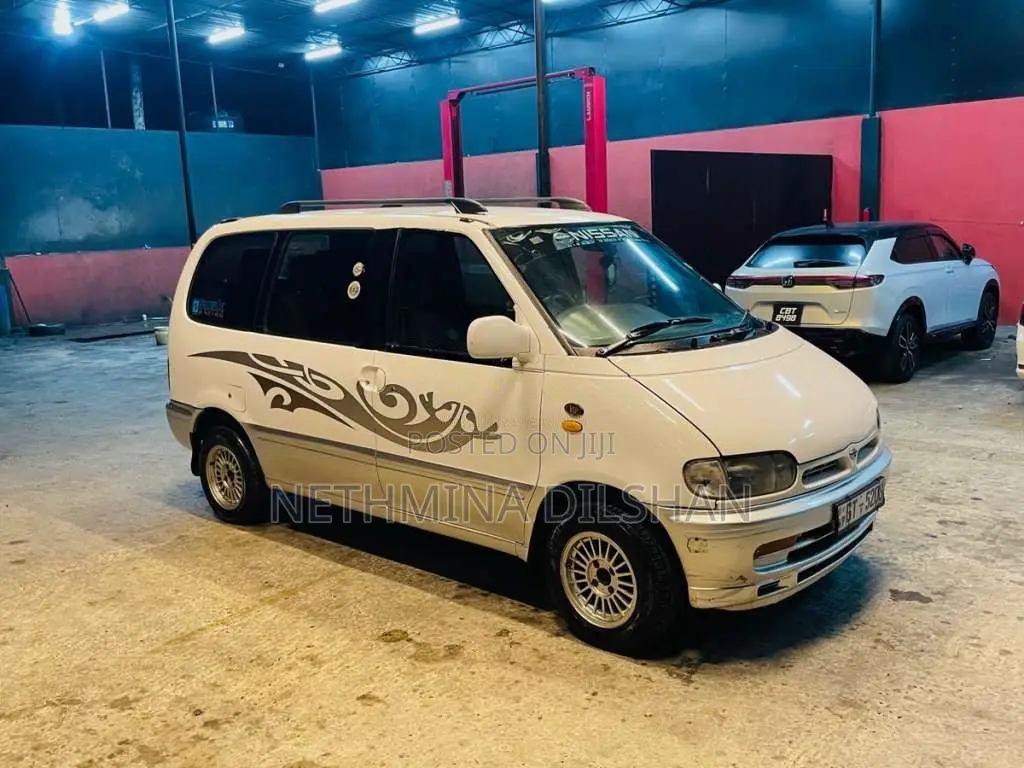 Nissan Serena 2002 Van (Used)
