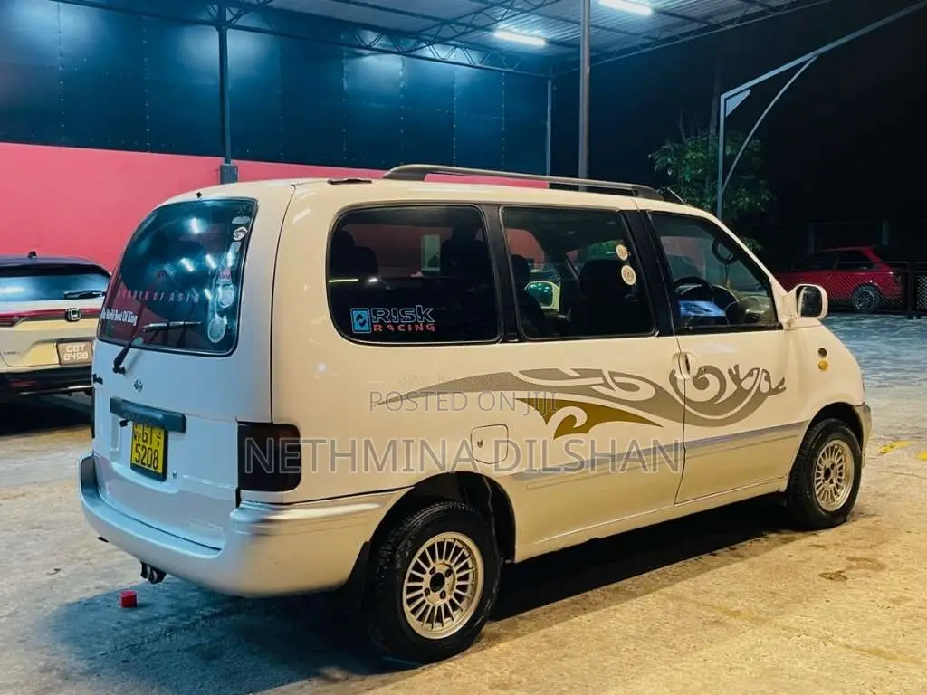 Nissan Serena 2002 Van (Used)