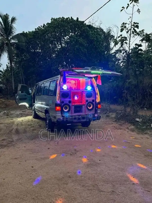 Nissan Caravan 2000 Van (Used)