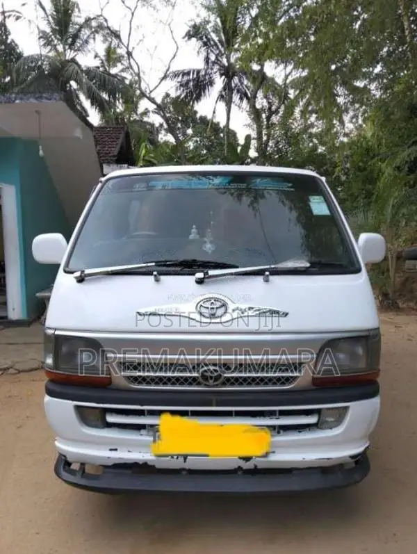 Toyota Dolphin 2004 Van (Used)