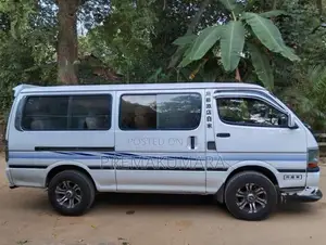 Toyota Dolphin 2004 Van (Used)