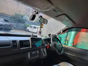 Toyota KDH 223 2015 Van (Used)