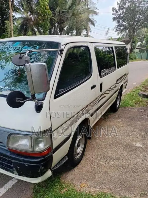 Toyota Dolphin 1991 Van (Used)