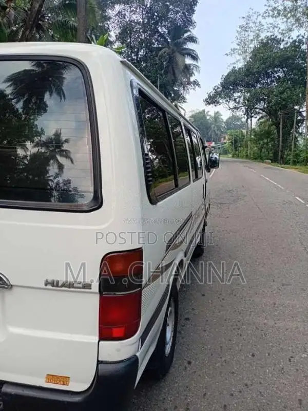 Toyota Dolphin 1991 Van (Used)
